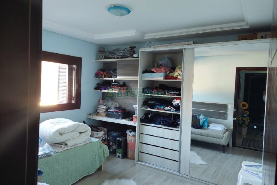 Casa com 240m², 3 dormitórios, 2 vagas, no bairro São Luiz em Caxias do Sul para Comprar