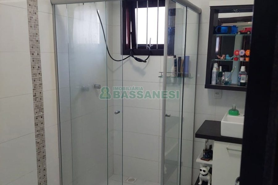 Casa com 240m², 3 dormitórios, 2 vagas, no bairro São Luiz em Caxias do Sul para Comprar