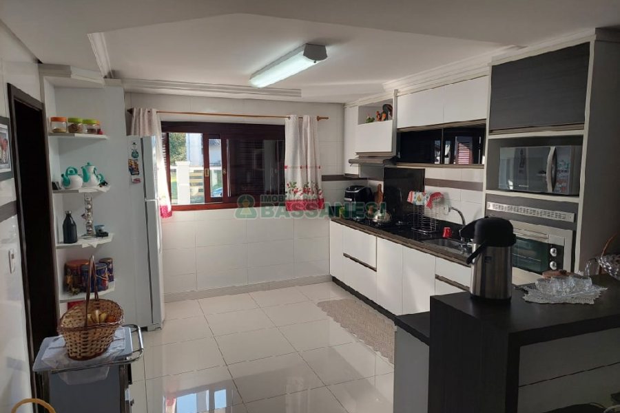 Casa com 240m², 3 dormitórios, 2 vagas, no bairro São Luiz em Caxias do Sul para Comprar