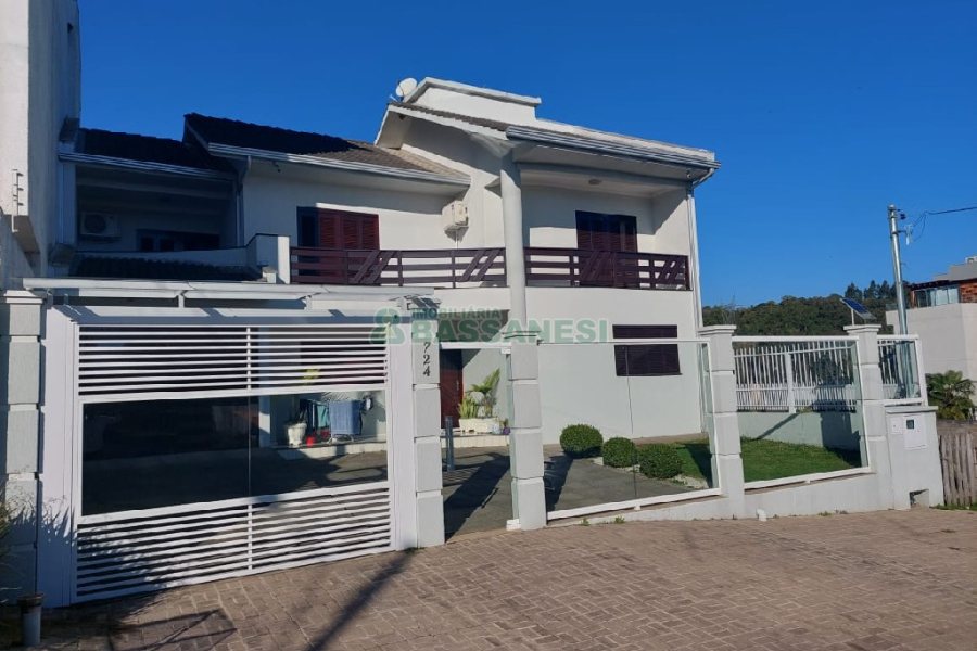 Casa com 240m², 3 dormitórios, 2 vagas, no bairro São Luiz em Caxias do Sul para Comprar