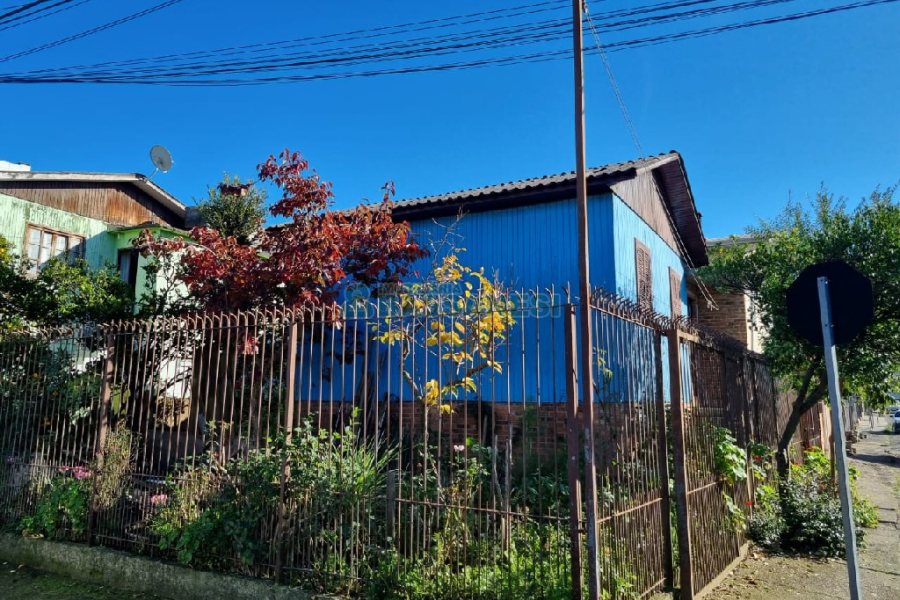 Casa com 100m², 3 dormitórios, 1 vaga, no bairro São José em Caxias do Sul para Comprar