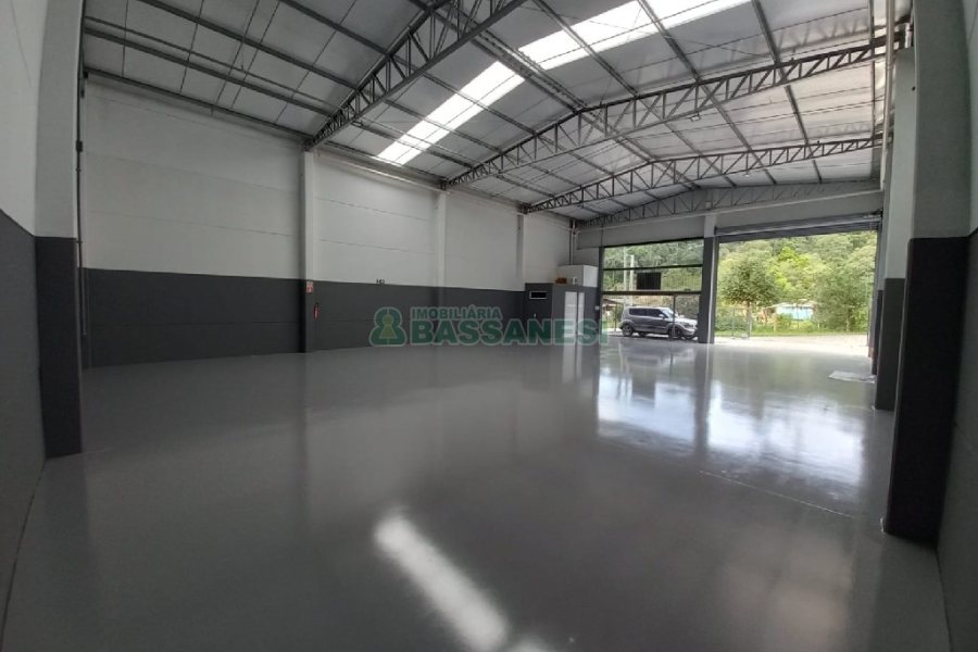 Pavilhão com 320m², no bairro Salgado Filho em Caxias do Sul para Comprar