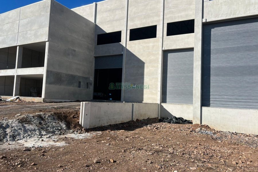 Pavilhão com 4409m², no bairro Distrito Industrial em Caxias do Sul para Alugar