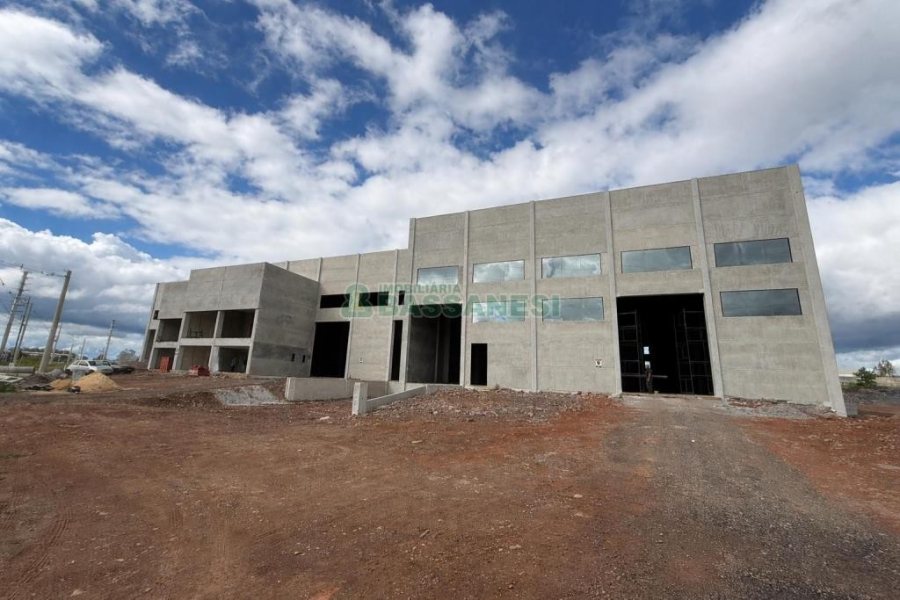 Pavilhão com 4409m², no bairro Distrito Industrial em Caxias do Sul para Alugar