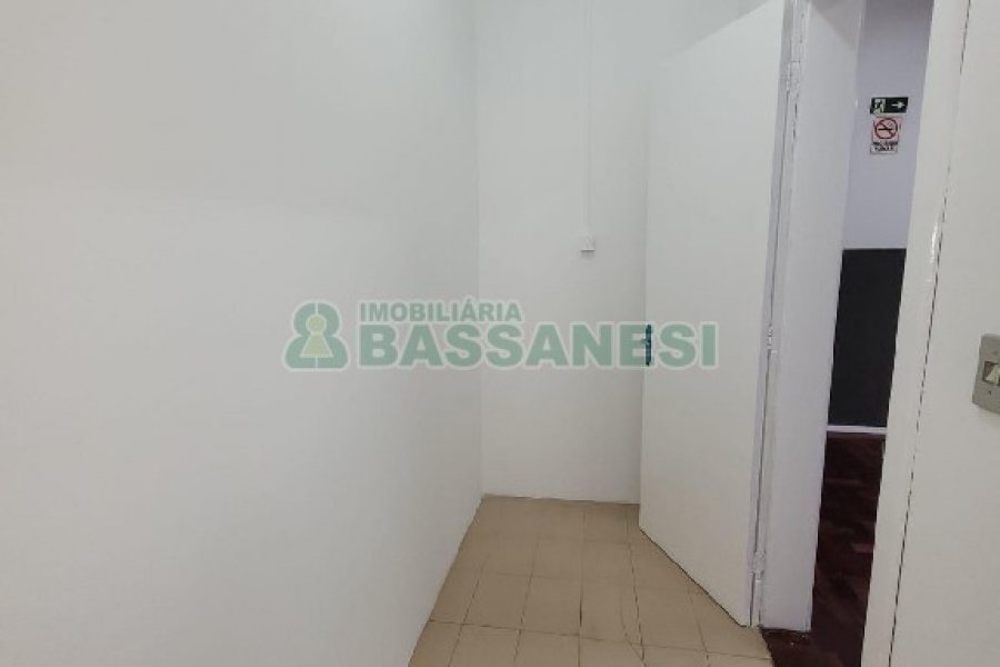 Sala com 80m², no bairro Lourdes em Caxias do Sul para Alugar