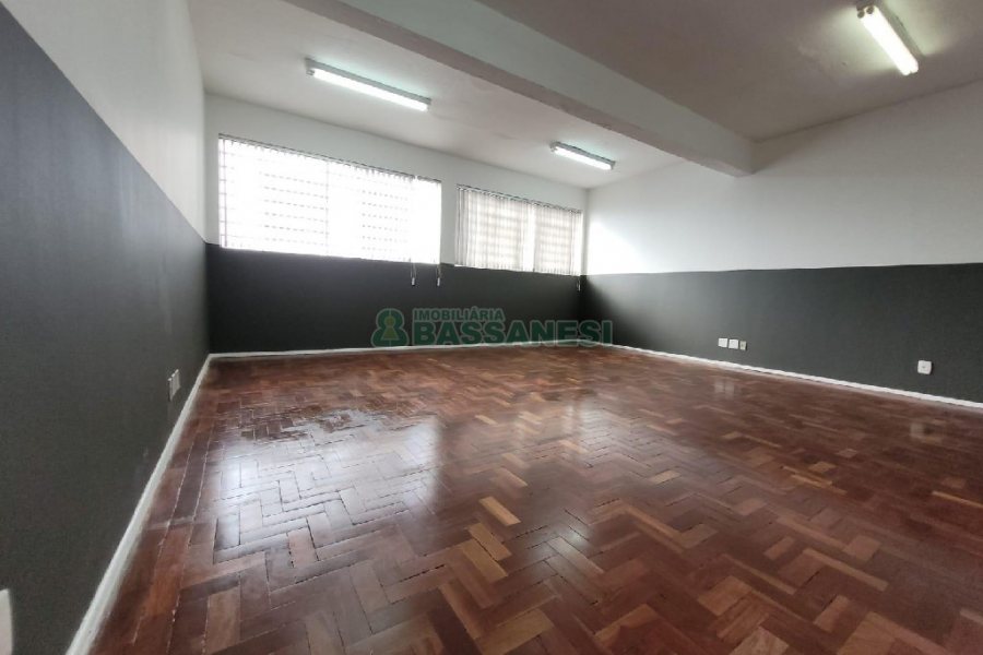 Sala com 80m², no bairro Lourdes em Caxias do Sul para Alugar
