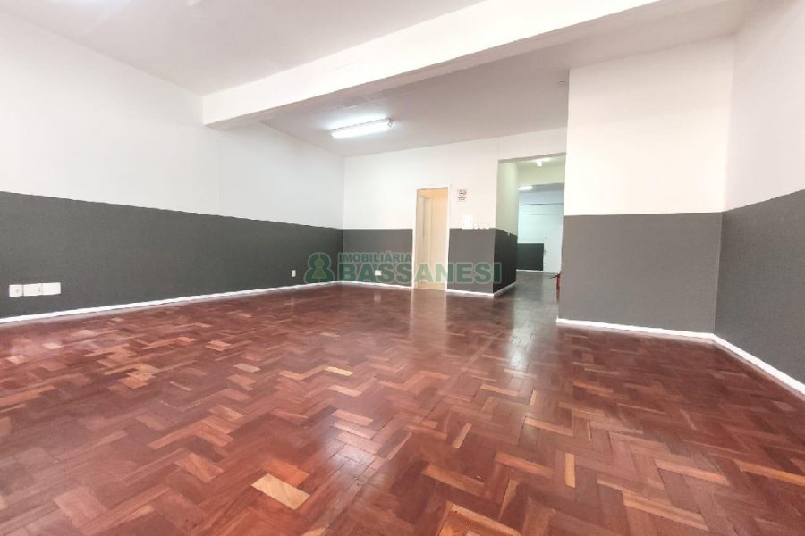 Sala com 80m², no bairro Lourdes em Caxias do Sul para Alugar