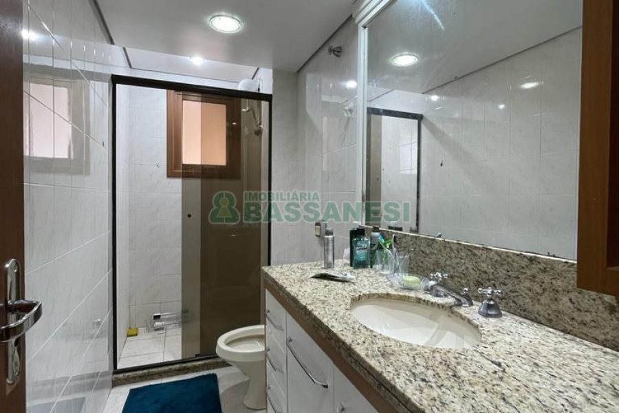 Apartamento com 260m², 3 dormitórios, 2 vagas, no bairro São Pelegrino em Caxias do Sul para Alugar