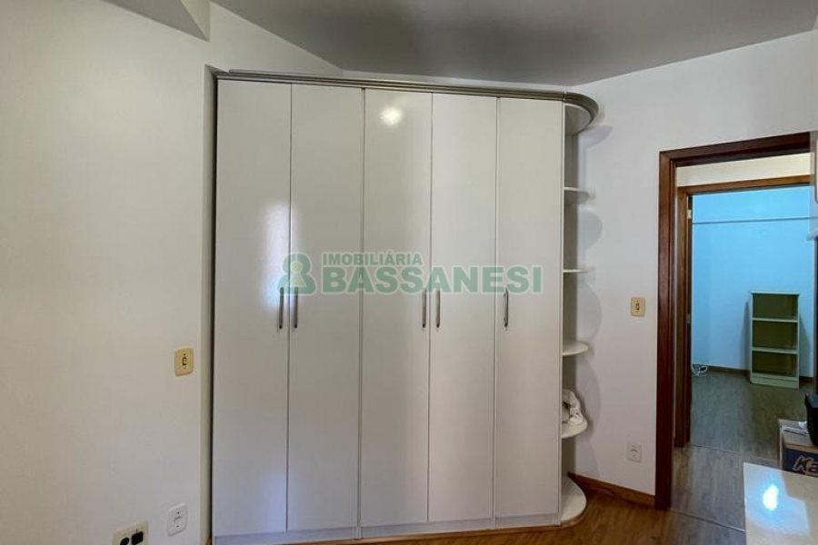 Apartamento com 260m², 3 dormitórios, 2 vagas, no bairro São Pelegrino em Caxias do Sul para Alugar