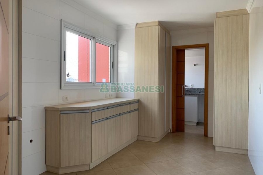 Apartamento com 260m², 3 dormitórios, 2 vagas, no bairro São Pelegrino em Caxias do Sul para Alugar