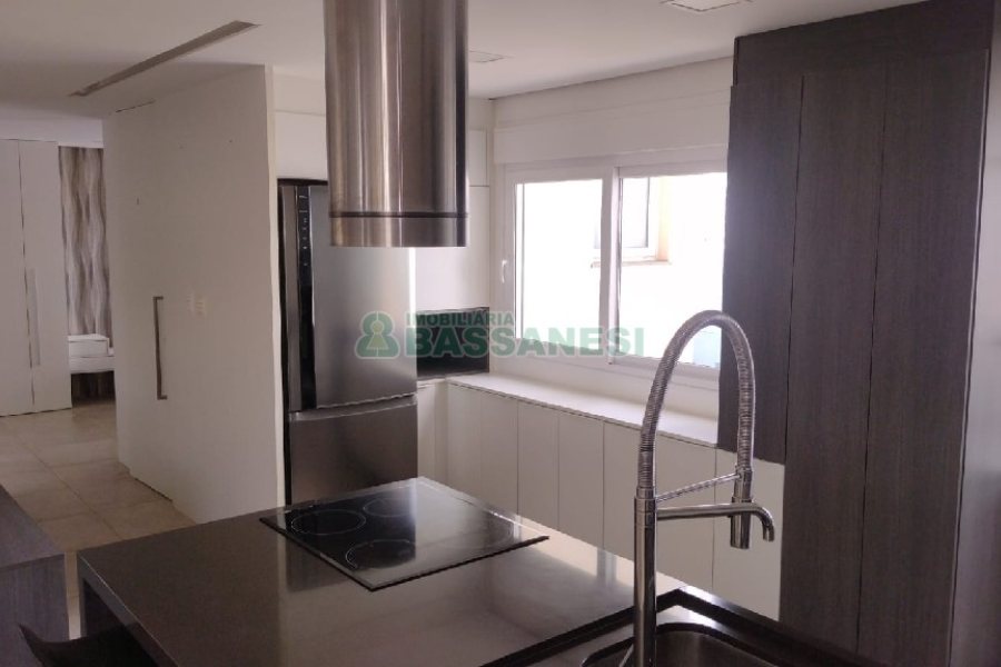 Apartamento com 83m², 1 dormitório, 1 vaga, no bairro Panazzolo em Caxias do Sul para Comprar