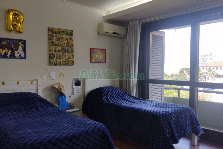 Apartamento com 263m², 4 dormitórios, 2 vagas, no bairro Centro em Caxias do Sul para Comprar