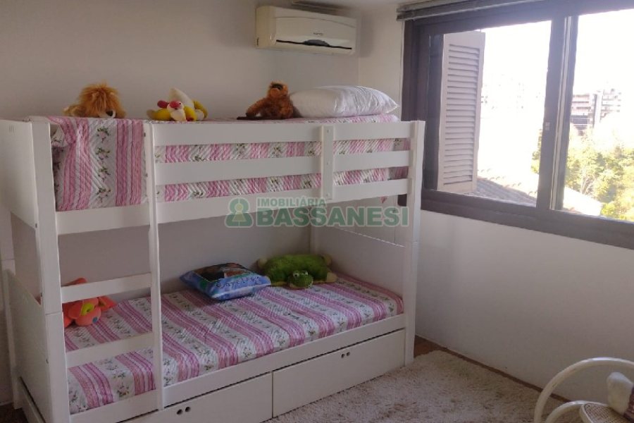 Apartamento com 263m², 4 dormitórios, 2 vagas, no bairro Centro em Caxias do Sul para Comprar