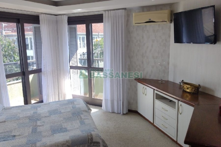Apartamento com 263m², 4 dormitórios, 2 vagas, no bairro Centro em Caxias do Sul para Comprar