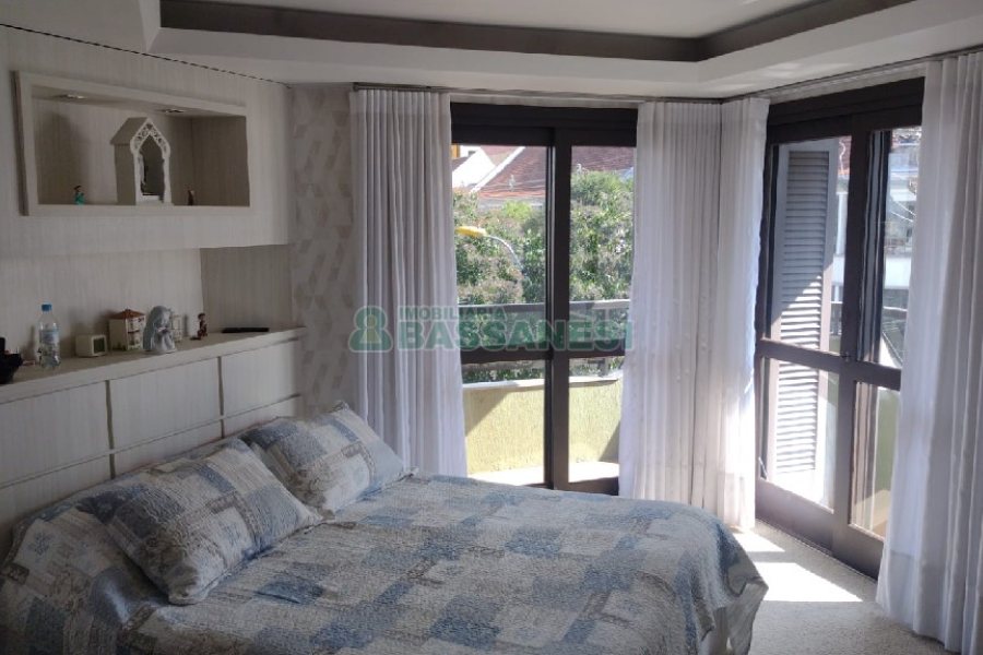 Apartamento com 263m², 4 dormitórios, 2 vagas, no bairro Centro em Caxias do Sul para Comprar