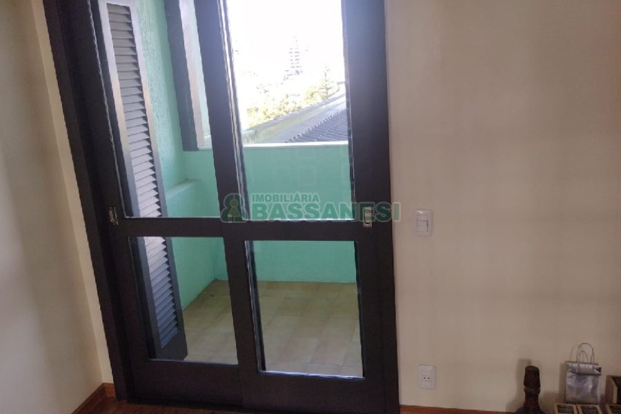 Apartamento com 263m², 4 dormitórios, 2 vagas, no bairro Centro em Caxias do Sul para Comprar