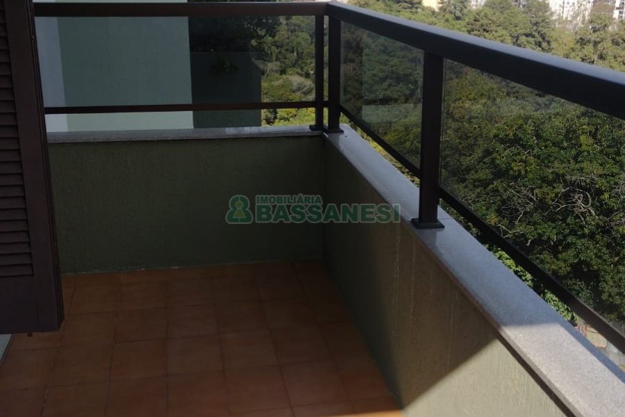 Apartamento com 263m², 4 dormitórios, 2 vagas, no bairro Centro em Caxias do Sul para Comprar