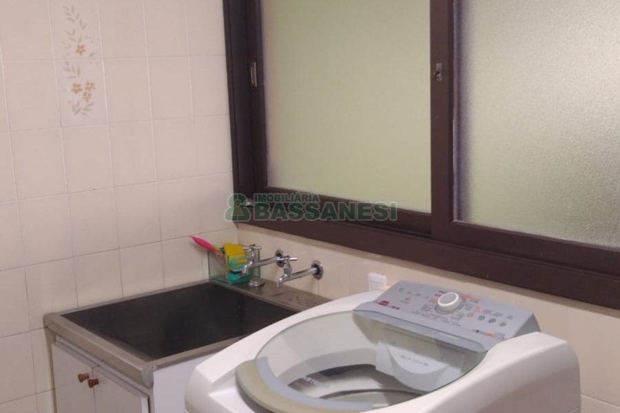 Apartamento com 263m², 4 dormitórios, 2 vagas, no bairro Centro em Caxias do Sul para Comprar