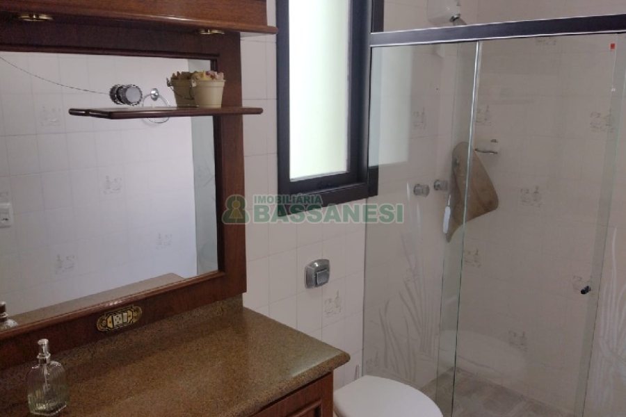 Apartamento com 263m², 4 dormitórios, 2 vagas, no bairro Centro em Caxias do Sul para Comprar