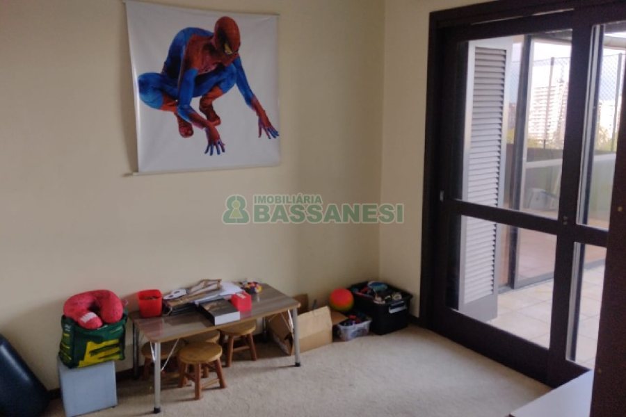 Apartamento com 263m², 4 dormitórios, 2 vagas, no bairro Centro em Caxias do Sul para Comprar