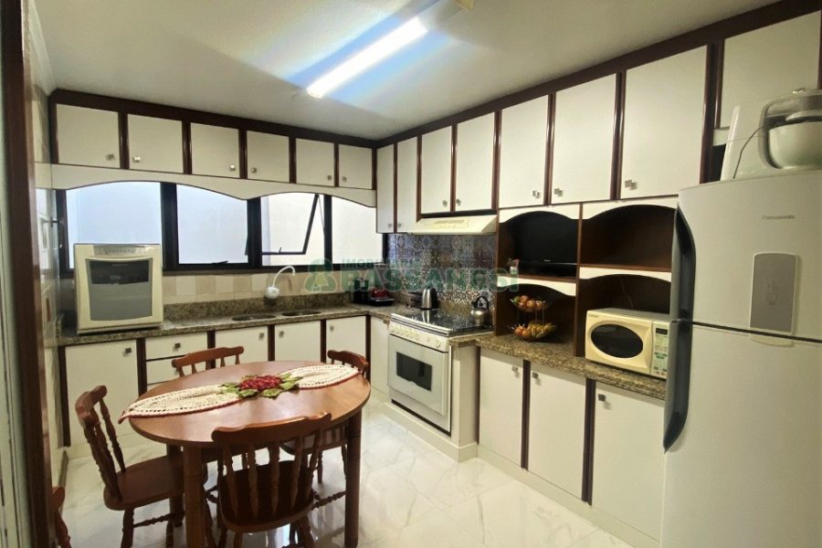 Apartamento com 223m², 4 dormitórios, 3 vagas, no bairro Marechal Floriano em Caxias do Sul para Comprar