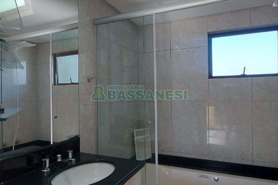 Apto Mobiliado com 193m², 3 dormitórios, 4 vagas, no bairro Pio X em Caxias do Sul para Comprar