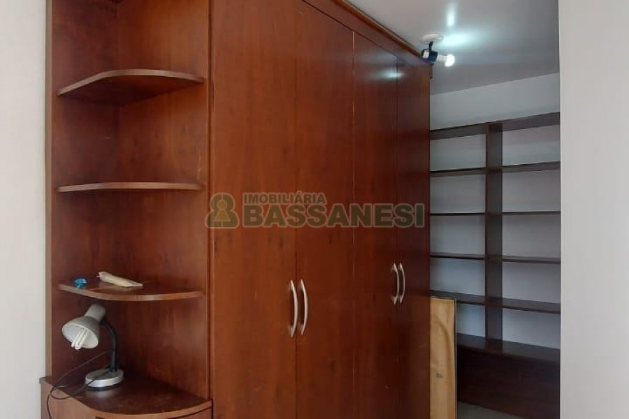 Apto Mobiliado com 193m², 3 dormitórios, 4 vagas, no bairro Pio X em Caxias do Sul para Comprar