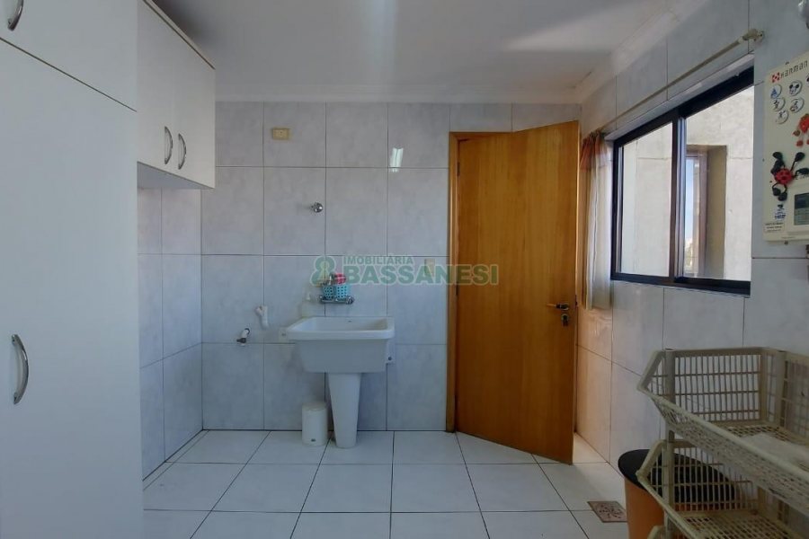 Apto Mobiliado com 193m², 3 dormitórios, 4 vagas, no bairro Pio X em Caxias do Sul para Comprar