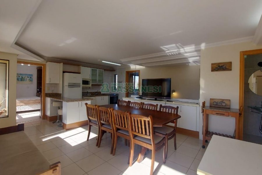 Apto Mobiliado com 193m², 3 dormitórios, 4 vagas, no bairro Pio X em Caxias do Sul para Comprar