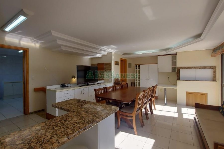 Apto Mobiliado com 193m², 3 dormitórios, 4 vagas, no bairro Pio X em Caxias do Sul para Comprar