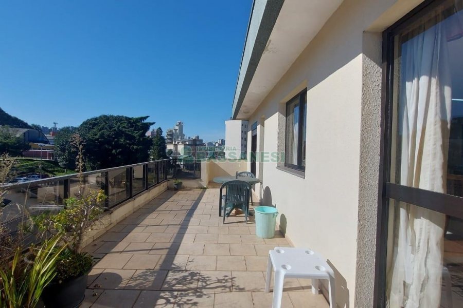 Apto Mobiliado com 193m², 3 dormitórios, 4 vagas, no bairro Pio X em Caxias do Sul para Comprar