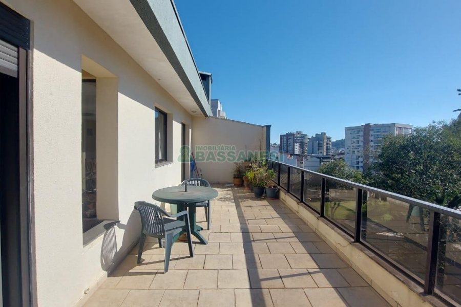 Apto Mobiliado com 193m², 3 dormitórios, 4 vagas, no bairro Pio X em Caxias do Sul para Comprar