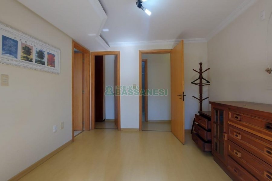 Apto Mobiliado com 193m², 3 dormitórios, 4 vagas, no bairro Pio X em Caxias do Sul para Comprar
