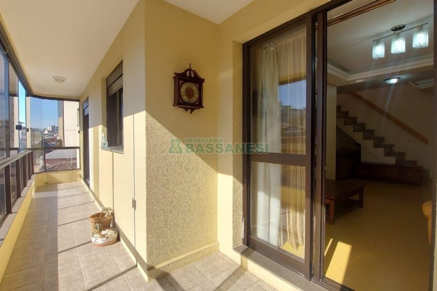 Apto Mobiliado com 193m², 3 dormitórios, 4 vagas, no bairro Pio X em Caxias do Sul para Comprar