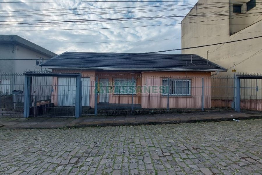 Casa com 209m², 3 dormitórios, 1 vaga, no bairro Rio Branco em Caxias do Sul para Comprar
