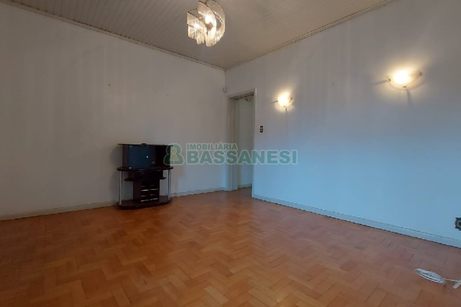 Casa com 209m², 3 dormitórios, 1 vaga, no bairro Rio Branco em Caxias do Sul para Comprar