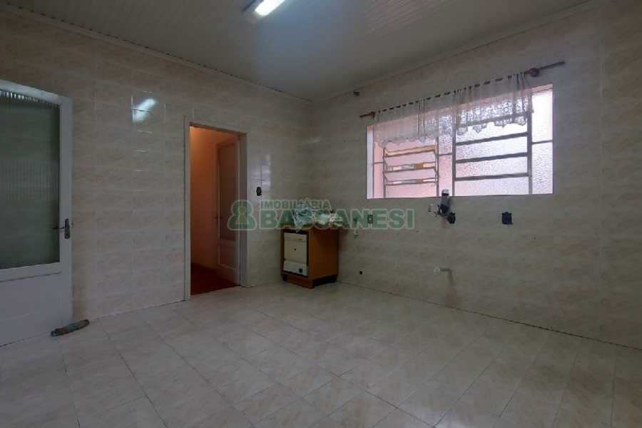 Casa com 209m², 3 dormitórios, 1 vaga, no bairro Rio Branco em Caxias do Sul para Comprar