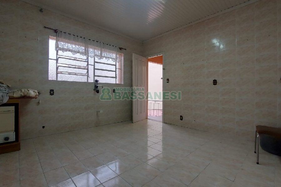 Casa com 209m², 3 dormitórios, 1 vaga, no bairro Rio Branco em Caxias do Sul para Comprar