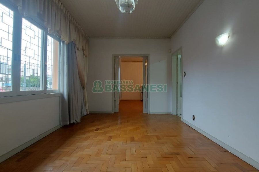 Casa com 209m², 3 dormitórios, 1 vaga, no bairro Rio Branco em Caxias do Sul para Comprar