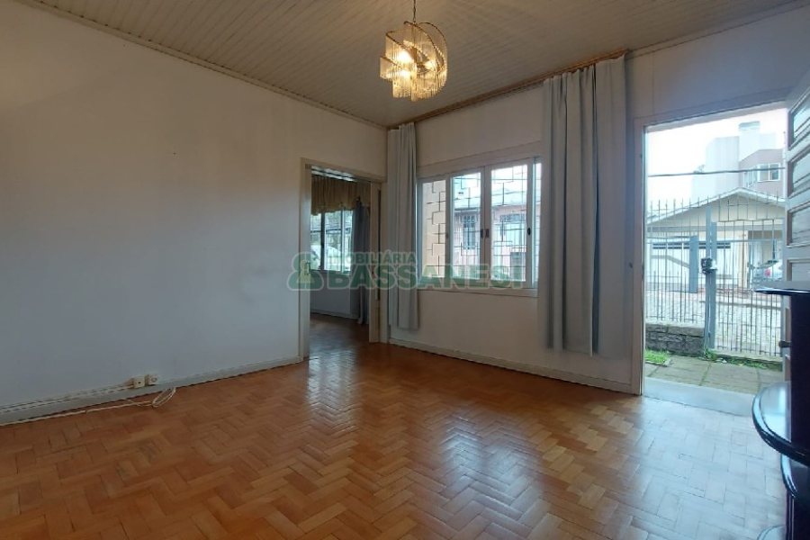 Casa com 209m², 3 dormitórios, 1 vaga, no bairro Rio Branco em Caxias do Sul para Comprar