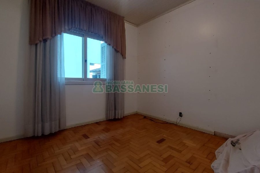 Casa com 209m², 3 dormitórios, 1 vaga, no bairro Rio Branco em Caxias do Sul para Comprar
