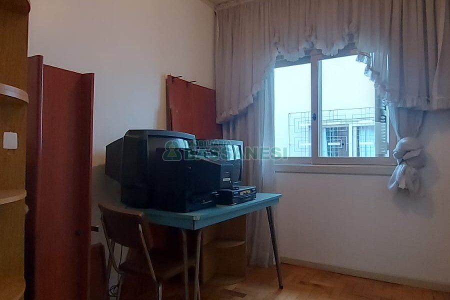 Casa com 209m², 3 dormitórios, 1 vaga, no bairro Rio Branco em Caxias do Sul para Comprar