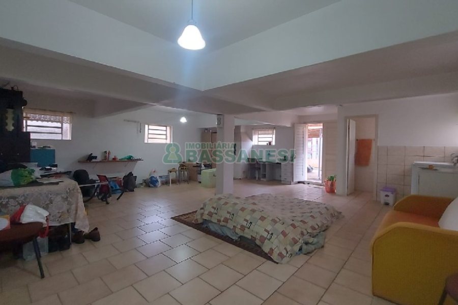 Casa com 209m², 3 dormitórios, 1 vaga, no bairro Rio Branco em Caxias do Sul para Comprar