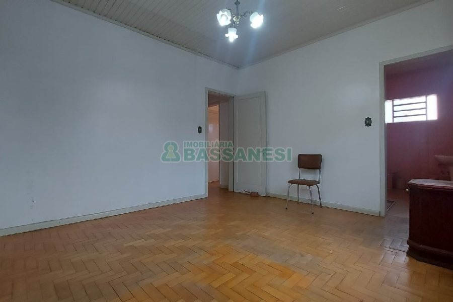 Casa com 209m², 3 dormitórios, 1 vaga, no bairro Rio Branco em Caxias do Sul para Comprar