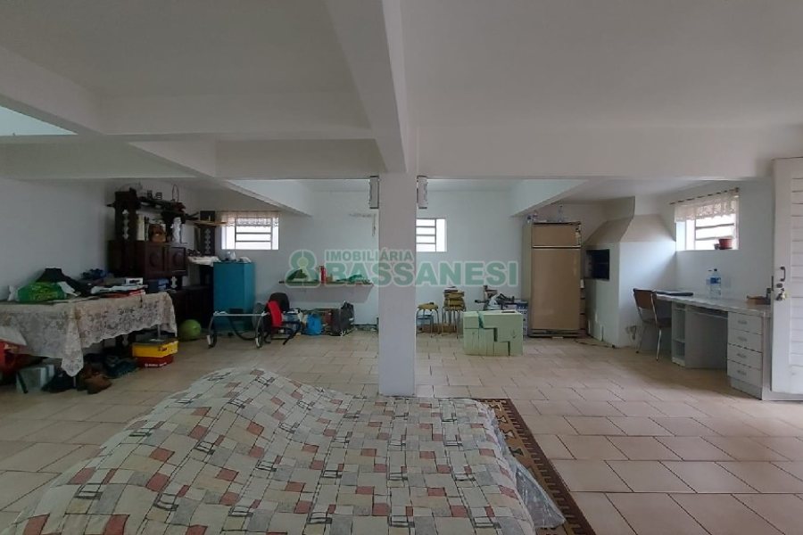 Casa com 209m², 3 dormitórios, 1 vaga, no bairro Rio Branco em Caxias do Sul para Comprar