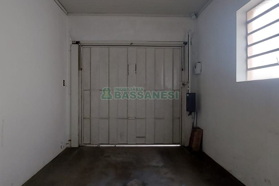 Casa com 209m², 3 dormitórios, 1 vaga, no bairro Rio Branco em Caxias do Sul para Comprar