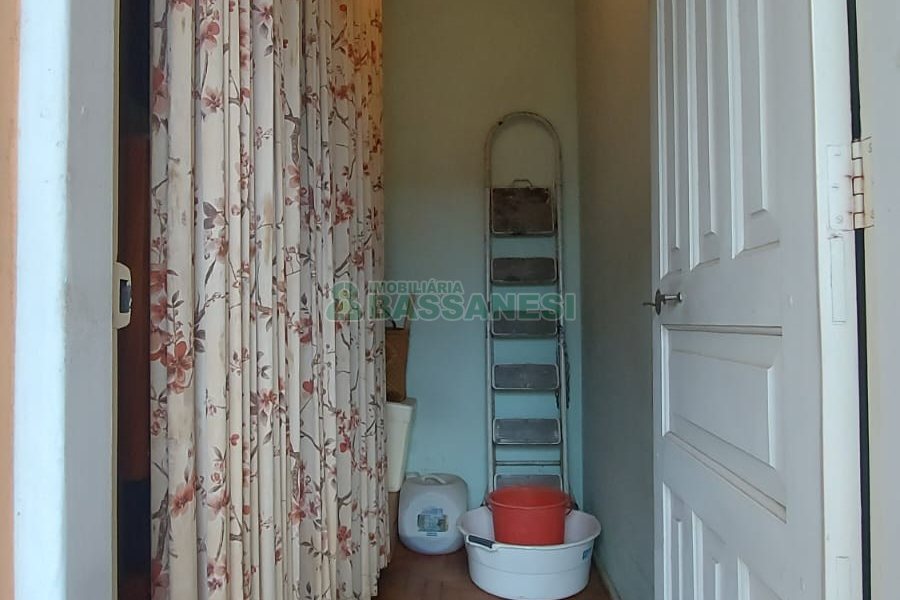 Casa com 209m², 3 dormitórios, 1 vaga, no bairro Rio Branco em Caxias do Sul para Comprar