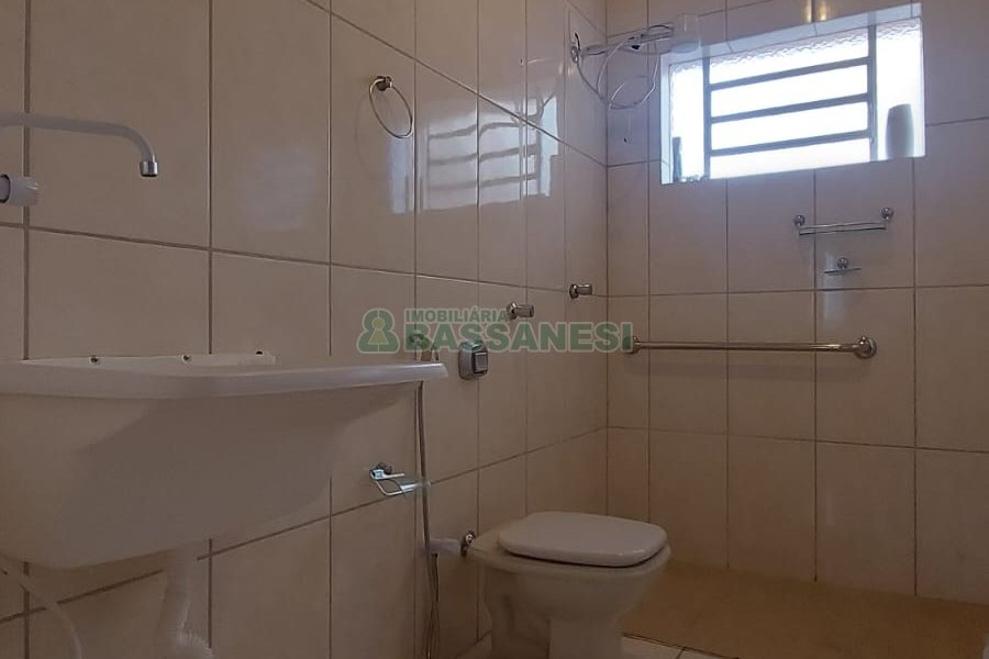 Casa com 209m², 3 dormitórios, 1 vaga, no bairro Rio Branco em Caxias do Sul para Comprar