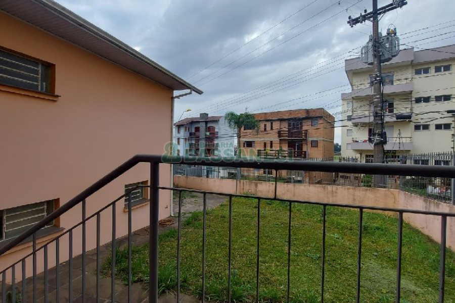 Casa com 209m², 3 dormitórios, 1 vaga, no bairro Rio Branco em Caxias do Sul para Comprar