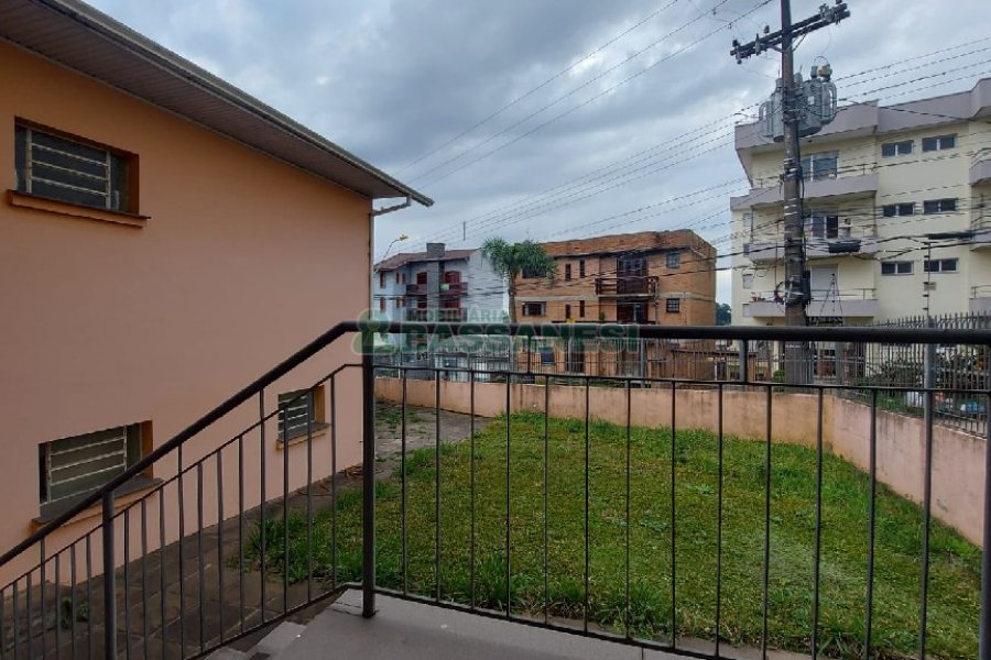 Casa com 209m², 3 dormitórios, 1 vaga, no bairro Rio Branco em Caxias do Sul para Comprar